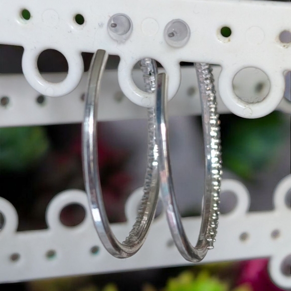 Fashion Elegant Silver Hoop Earrings (EUC) - Picture 4 of 4